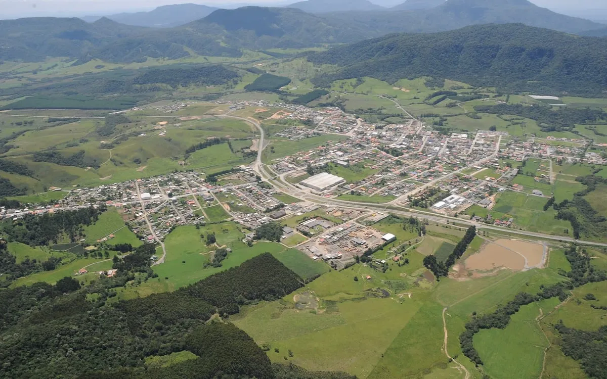Bom Retiro (SC): Prefeitura abre concurso público — Prefeitura abre concurso público com 66 vagas, cadastro reserva e salários de até R$ 20.138,46