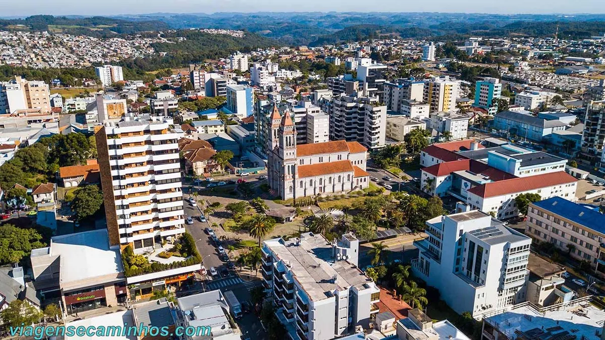 Farroupilha (RS): Prefeitura e Câmara preparam concurso — Prefeitura e Câmara preparam próximo concurso público com 32 vagas e salários de até R$ 6.100,00