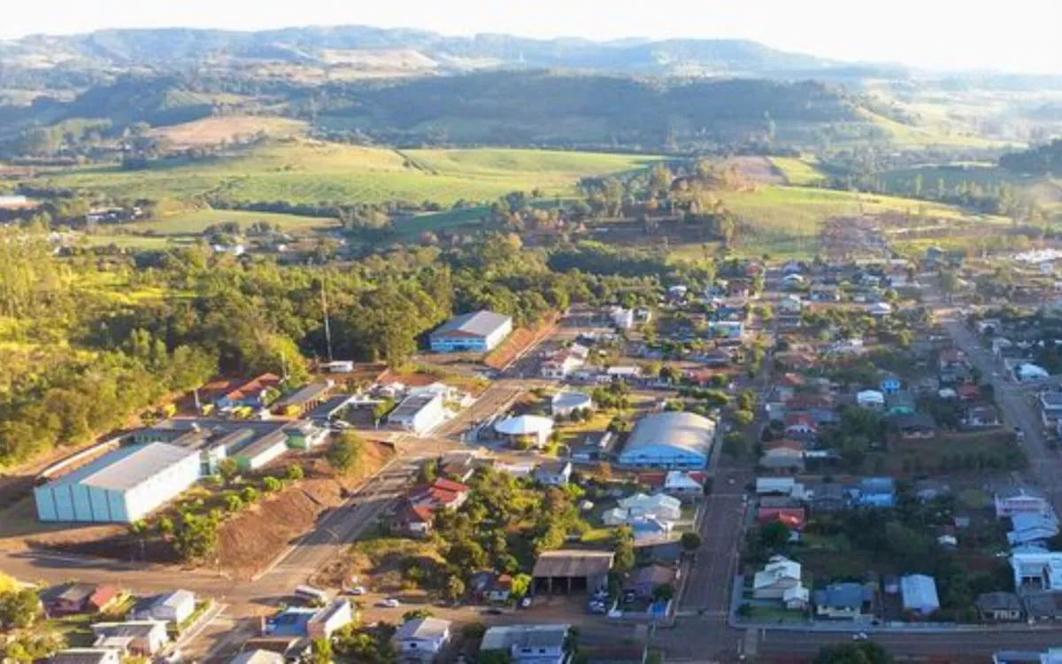 Marema (SC): Câmara abre concurso para faxineira — Câmara Municipal abre concurso público para faxineira com salário de R$ 2.883,51 e inscrições até 6 de novembro