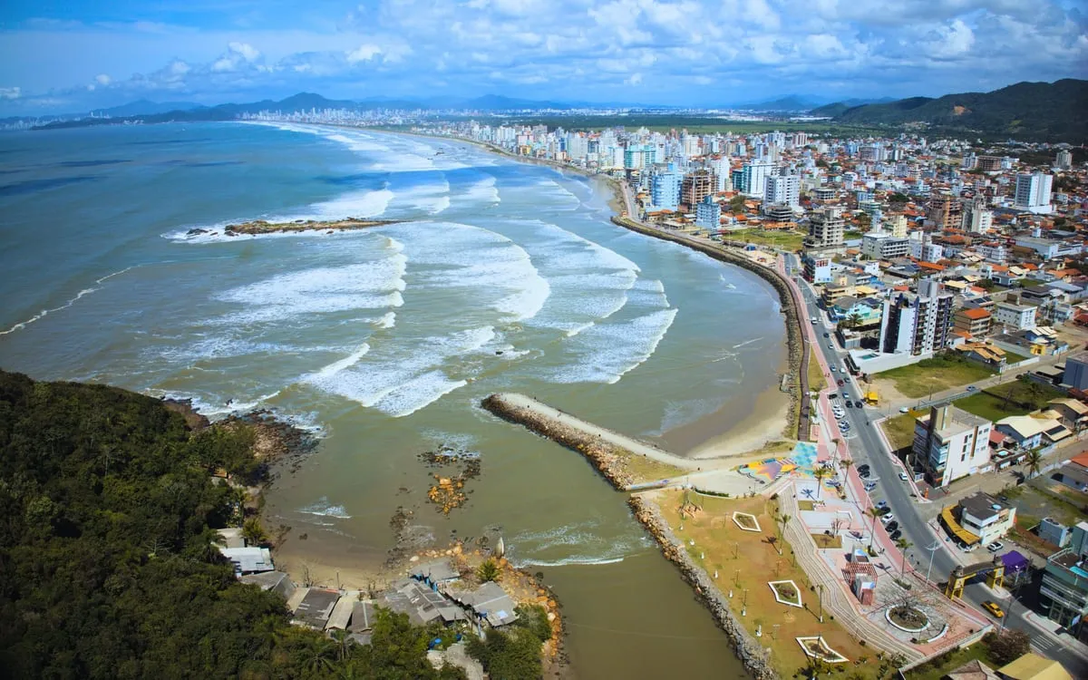 Navegantes (SC): Prefeitura e Fundação Cultural abrem processos seletivos — Prefeitura e Fundação Cultural abrem processos seletivos com cadastro reserva e salários de até R$ 19.199,16