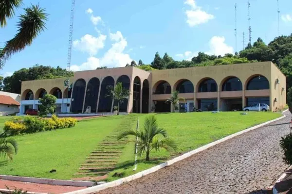 Nova Prata do Iguaçu (PR): Prefeitura e Câmara abrem concursos — Prefeitura e Câmara abrem concursos públicos com salários de até R$ 12.823,98