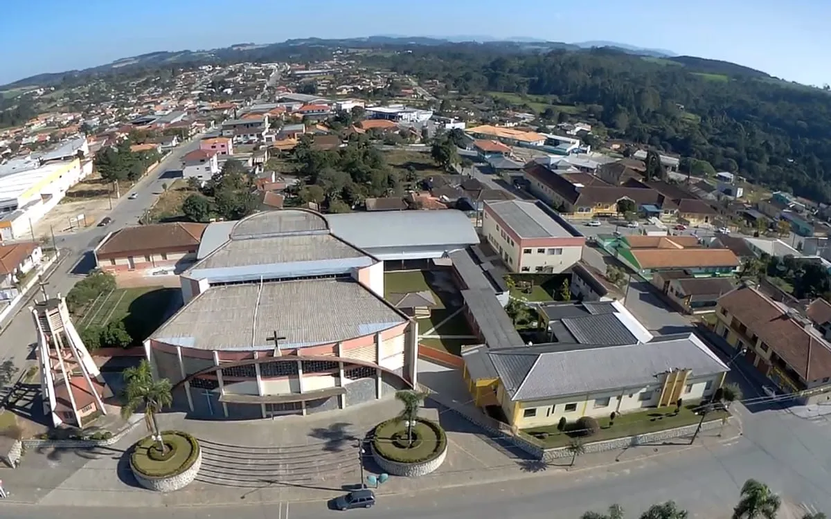 Rio Azul (PR): Câmara abre concurso público — Câmara abre concurso público para 3 cargos do quadro geral com inscrições até 26 de outubro de 2026