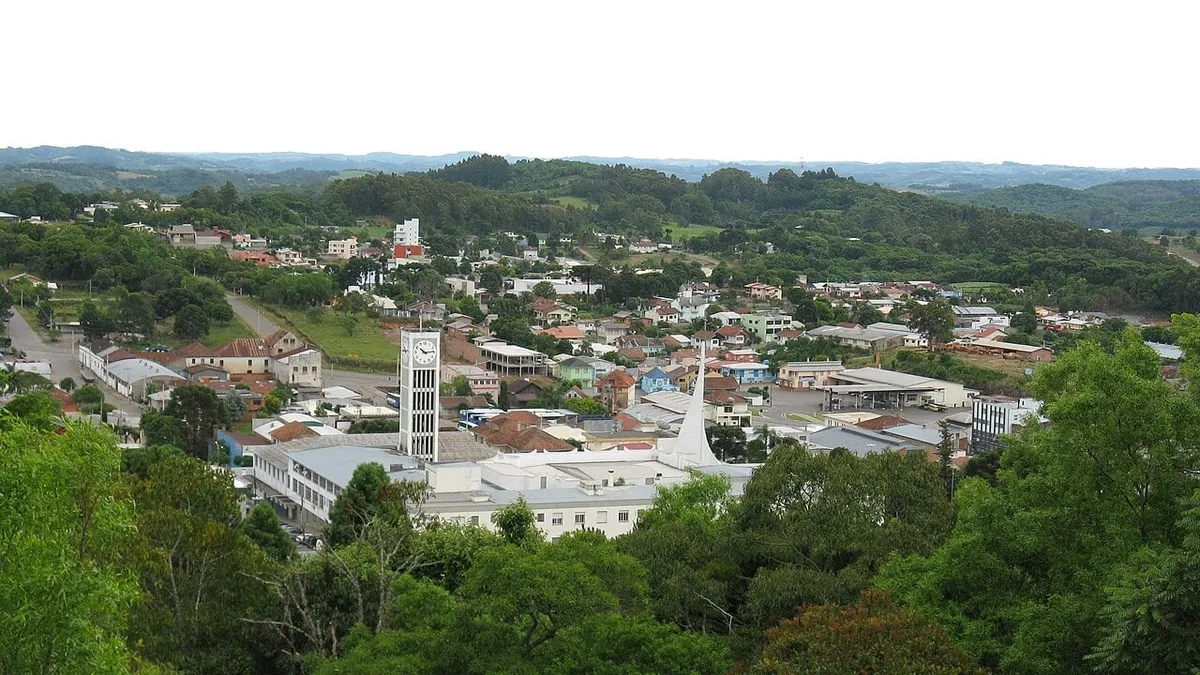 São Marcos (RS): Prefeitura abre concurso para professor — Prefeitura abre concurso público para professor com 14 vagas e salários de até R$ 2.693,65