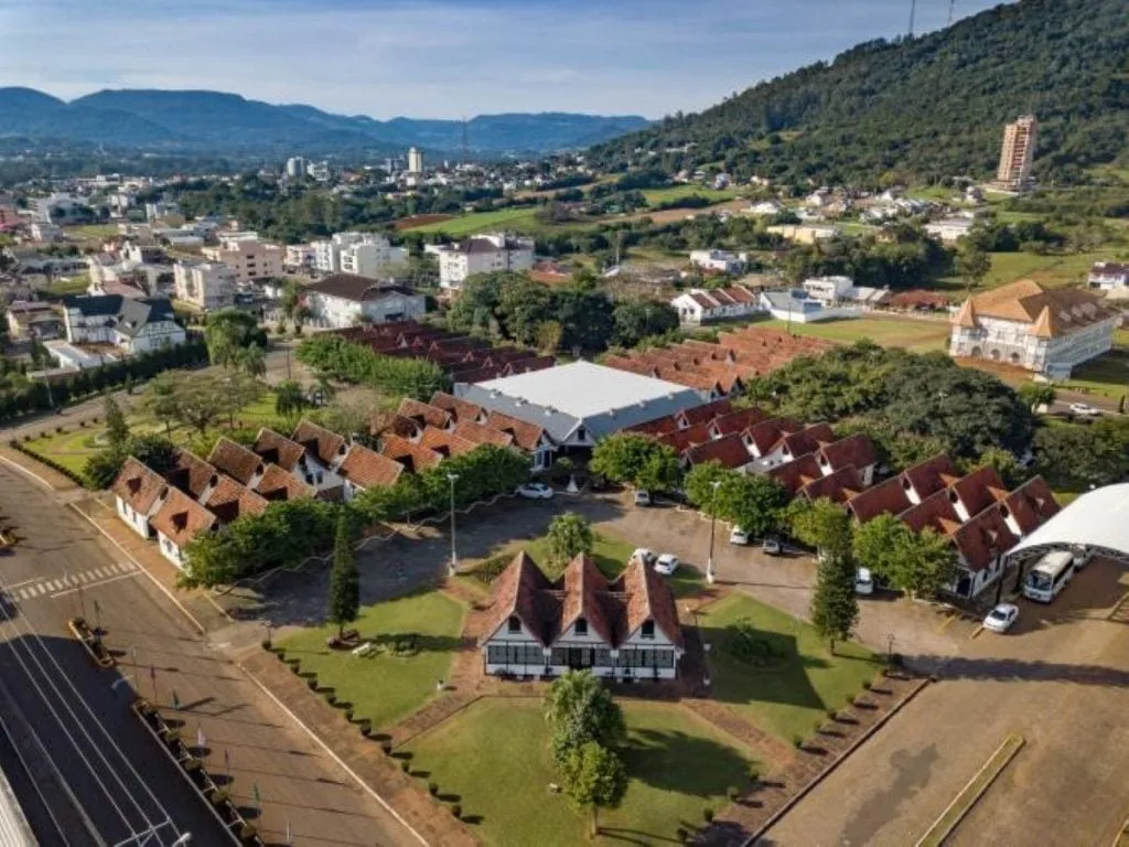 Teutônia (RS): Prefeitura abre concurso e processo seletivo — Prefeitura abre concurso público e processo seletivo com 15 vagas e salários de até R$ 13.844,56